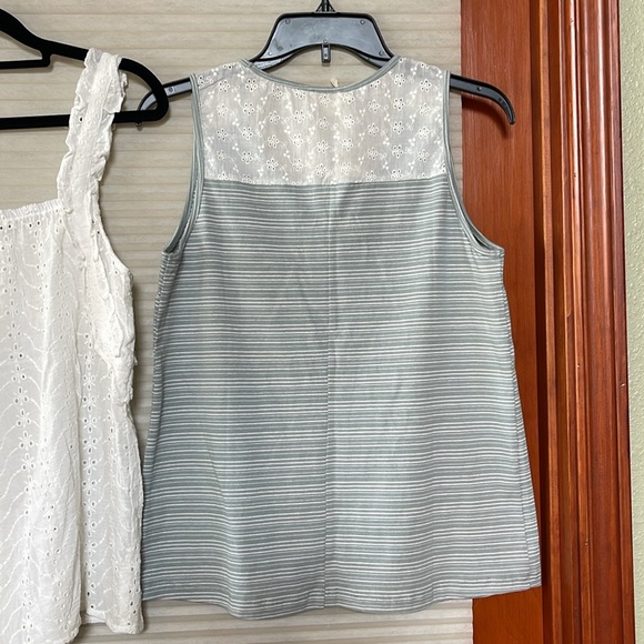 NWT Bundle of 2 tops size small - Picture 13 of 15